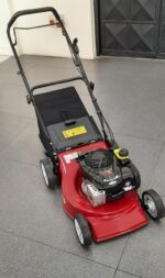 Briggs and Stratton lawn mower 18 inches 140cc 4hp *HANDPUSH*